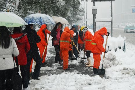 安徽首发暴雪红色预警