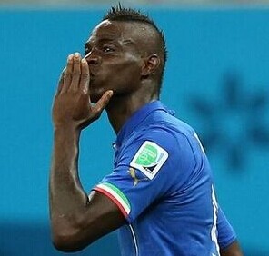 2014世界杯巴神进球飞吻未婚妻-3158财富安徽