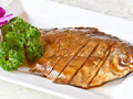 装蒜黄鱼是哪里的特色菜?怎么做