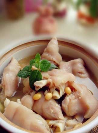 冬季美丽属于你 黄豆煲猪脚的做法 冬季美丽属于你 黄豆煲猪脚的做法