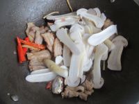 肉炒松茸菇