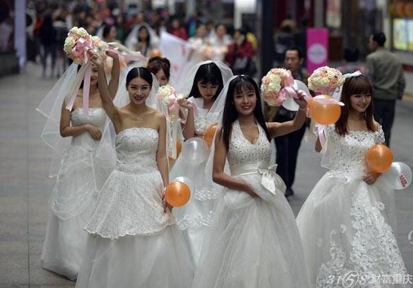 穿婚纱跑了_鞠婧祎穿婚纱的照片
