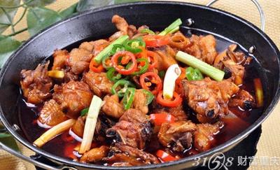 干锅,川菜的制作方法之一,起源于四川绵阳,属于川北菜,口味麻辣鲜香.