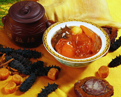 迄今有100多年历史,为聚春园菜馆老板郑春发研创.