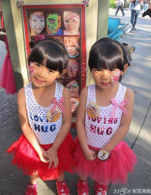 台湾萌娃双胞胎左左右右爆红-3158财富湖南