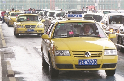 正面回应"对份子钱进行研究,并启动法定程序",目前南京出租车开始逐步