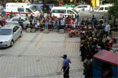 针对9日晚上,新浪微博曝出的廊坊梨园村恶性杀人事件的图片