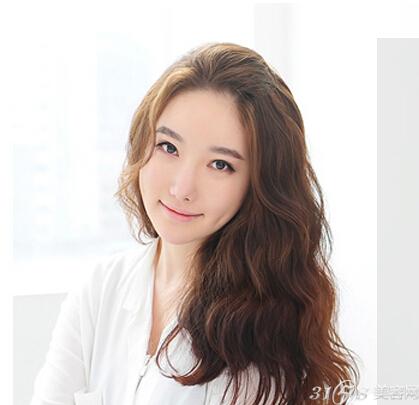 韩式蛋卷头中长发发型 款款都显气质显魅力