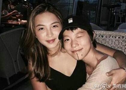 窦靖童死亡风纹身 感觉像一根长胡须