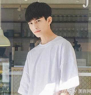 发际线高的男生适合什么发型?-3158美容网