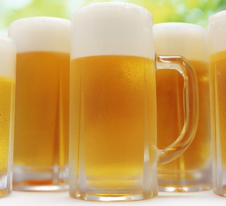 啤酒和海鲜_炸鸡和啤酒卡通图片_喜力啤酒