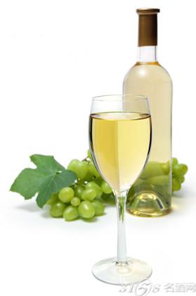 温度,夏日炎炎,白葡萄酒的适饮温度比红葡萄酒低,清淡型白葡萄酒7℃