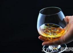 3158名酒网 酒具 >  酒杯 > 白兰地杯怎么拿_白兰地杯的拿法