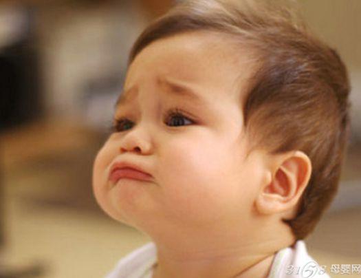 小孩子不听话怎么办?一、当孩子发脾气耍赖时,若是用打骂去阻止他的,往往会令他情绪更加激动。这是我们应该冷静对待,不要急于去说服他,让他一个人在屋子呆一会,没有多久,他就会安静下来,这时再和他讲道理,他就会接受。 小孩子不听话怎么办?二、有时候孩子做事解决的方法不正确,大人就会阻止,从而令到孩子闹脾气。其实家长需要站在孩子的角度想一想,孩子没试过是不会知道自己的方法不行的。所以在没有危险的情况下,可以让孩子适当体验,他尝试过,碰壁了,再给他讲道理,他会更明白更乐意接受。 小孩子不听话怎么办?三、孩子成长过