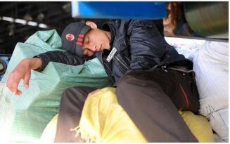 快递员全国缺口70万 月薪通常超5千元但没社保