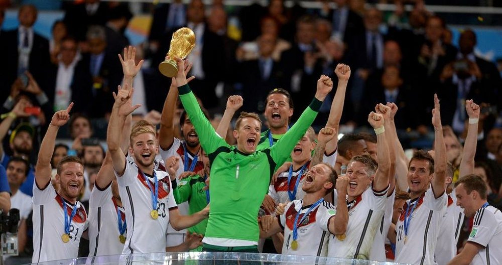 德国队庆祝夺冠