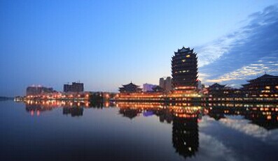 四川眉山夜登远景楼