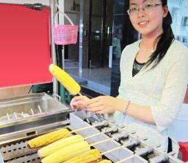 火爆街边的小本项目 玉米大帝烤玉米