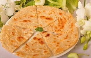 赵雄武家厨师有能制作的"赵大饼"