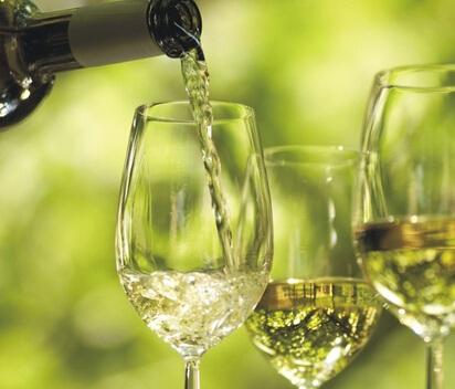 干白葡萄酒的功效 干白葡萄酒的功效与作用-酒
