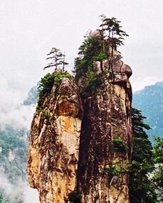 尧山·森海湾水上乐园位于风景秀丽的尧山脚下——河南省鲁山县尧山镇