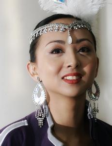 邰丽华代表中国残疾人亮相残奥  此后的半个月,她将自己变成了一只