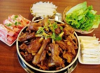 混吃混喝羊生姜挖掘深入中西餐饮蝎子文化煮雪梨图片