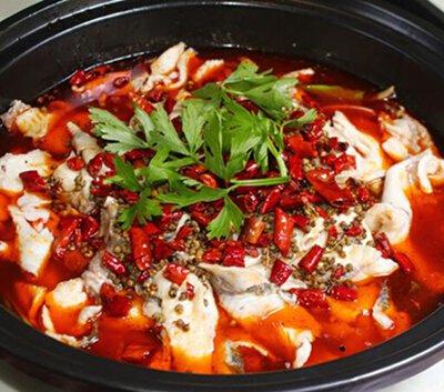 一样的锅,不一样的味,八味锅相较传统鱼火锅更加醇和厚重,鲜香浓郁
