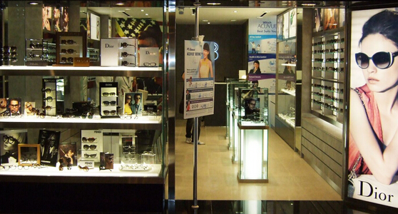 眼镜店连锁专为消费者服务