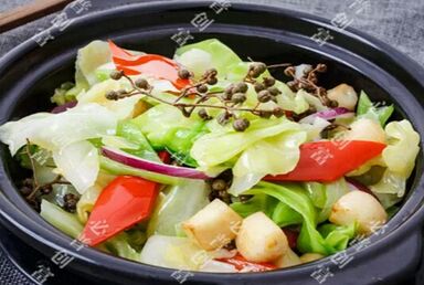 此外南云上品瓦香鸡米饭有30款菜品,款款是精品,砂锅产品,时令蔬菜汤