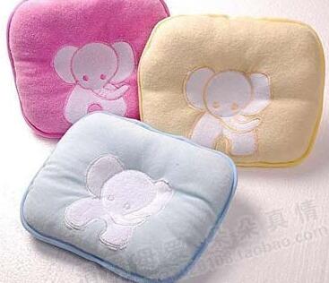 如何给新生儿选枕头 69d3ac758480e9d01fa674e0cdf7cb98.jpg