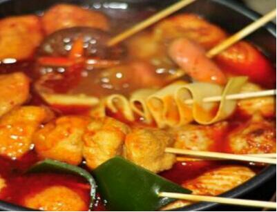 刘海风麻辣烫的调料非常吸引人们,它的产品种类相当的丰富,荤菜素菜