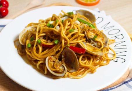 什么生意好做又赚钱?溢家鲜海鲜焖面有特色