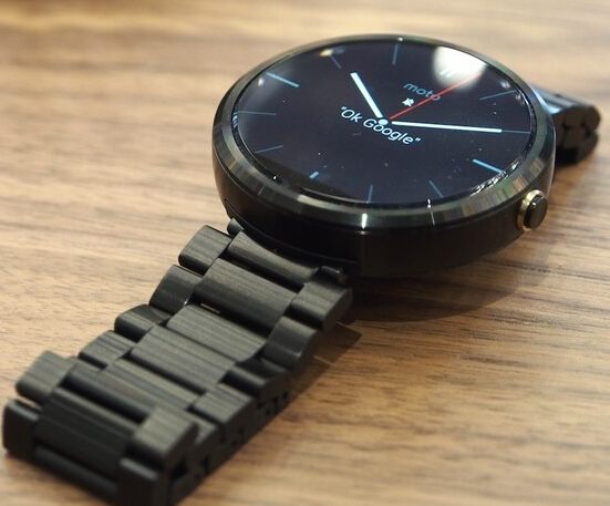 moto360二代曝光 分辨率提高且手表厚度变薄