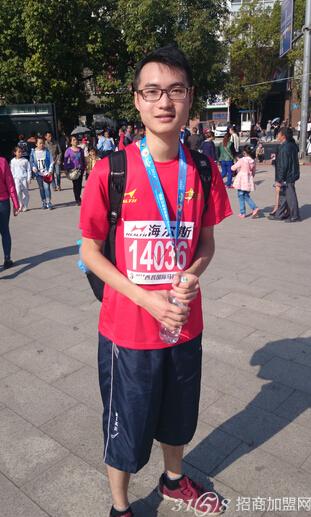 西昌国际马拉松赛选手采访之乐山大学学长
