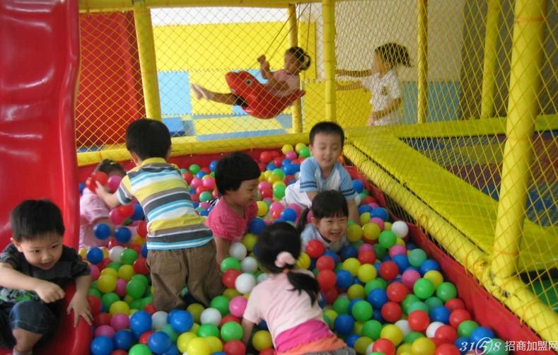 小孩游乐园加盟 开个室内儿童游乐园需要多少钱