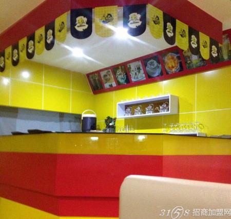 很实用性的问题,像一个大理石面的操作吧台也要几千块,再加头布置