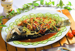 简单春节家宴菜谱之十香如意菜 原料:豆干4两,黄豆芽4两,胡萝卜,白
