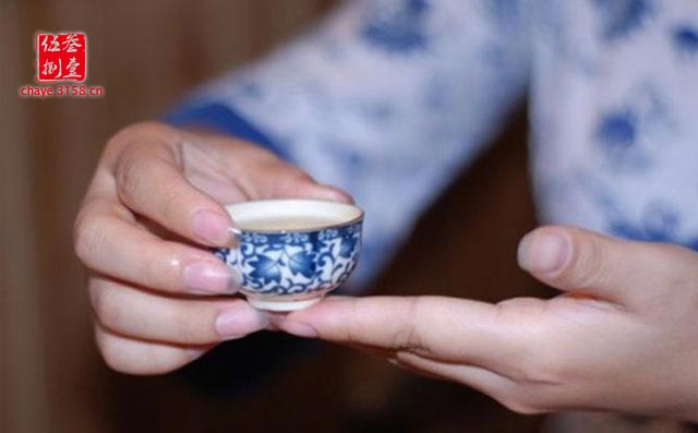 一定要懂的中国古代茶桌上的礼仪
