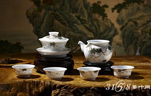 瓷器茶具与陶器茶具