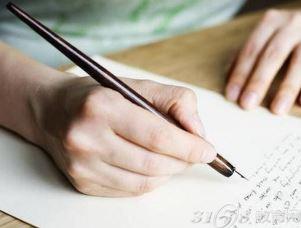 摆地摊卖学生用品赚钱吗