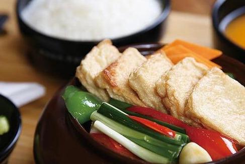 憨小二坛子焖肉 憨小二坛子焖肉