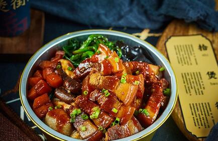 中式快餐店加盟哪家好 拾煲街烩烧饭一个很有潜力的品牌 中式快餐店加盟哪家好 拾煲街烩烧饭一个很有潜力的品牌