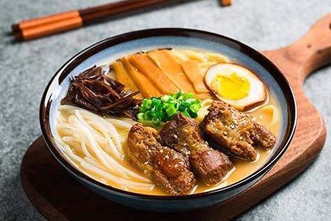 开一家中式轻食铺需要投资多少* 开一家中式轻食铺需要投资多少*