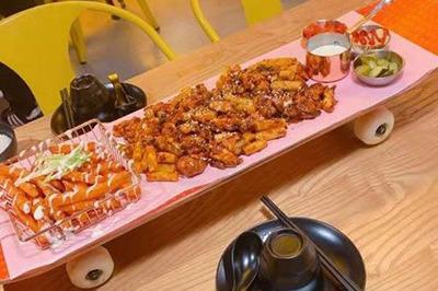 怎么开特色餐饮店 滑板鸡梦想主题餐厅加盟需要多少资金 怎么开特色餐饮店 滑板鸡梦想主题餐厅加盟需要多少资金