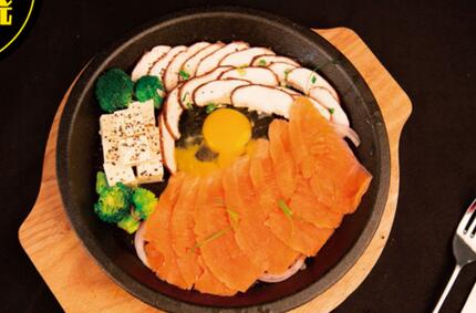 今年小生意 9秒拌鐵板飯 今年小生意 9秒拌鐵板飯