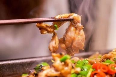 开一家炭火牛蛙加盟店总共投入多少* 还有没有市场 开一家炭火牛蛙加盟店总共投入多少* 还有没有市场