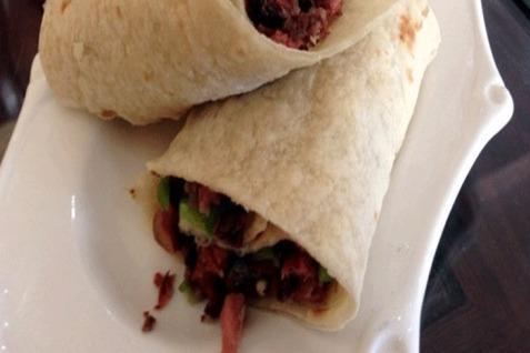 现在卖卷饼还有收益吗 开家卷饼生意不好做怎么办 现在卖卷饼还有收益吗 开家卷饼生意不好做怎么办