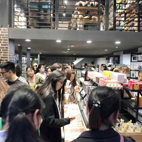 时尚百货连锁店品牌哪个好 投资要多少* 时尚百货连锁店品牌哪个好 投资要多少*