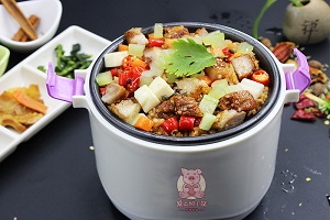 爱尚焖小猪烤肉焖饭 爱尚焖小猪烤肉焖饭